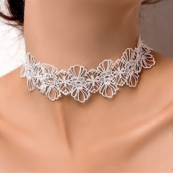 ⚜️𝟯𝟬%𝗢𝗙𝗙 𝗯𝘂𝗻𝗱𝗹𝗲𝘀 𝟯+⚜️ NEW Wide Lace Floral Thick Choker - Picture 11 of 14